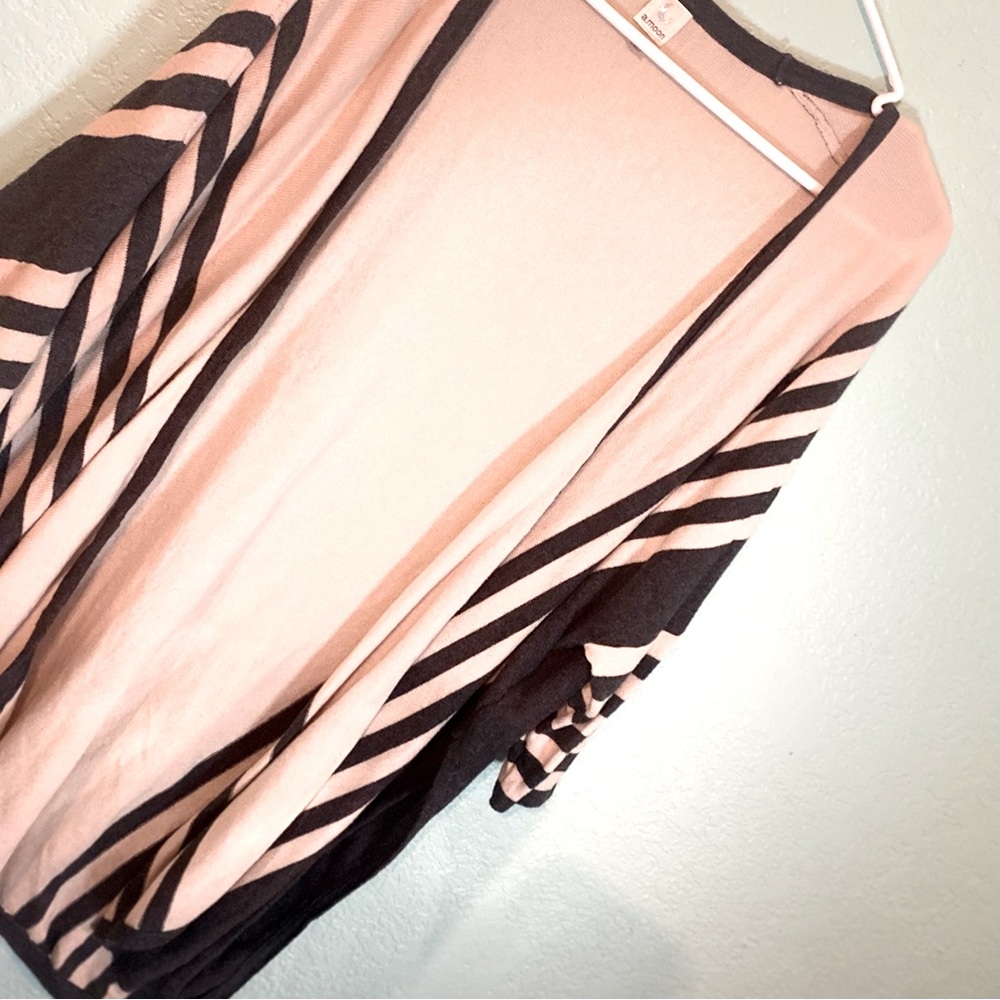 3/13💄open front batwing ivory + navy striped cardigan/shawl